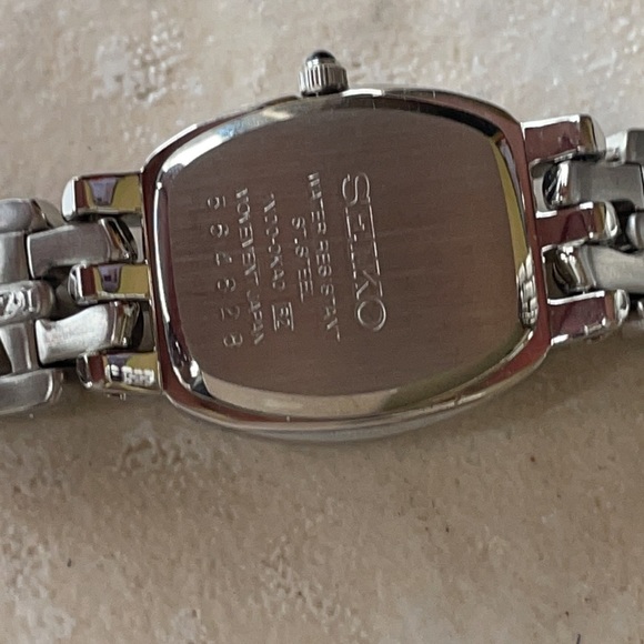 Seiko lady battery water resistant stainless steel
